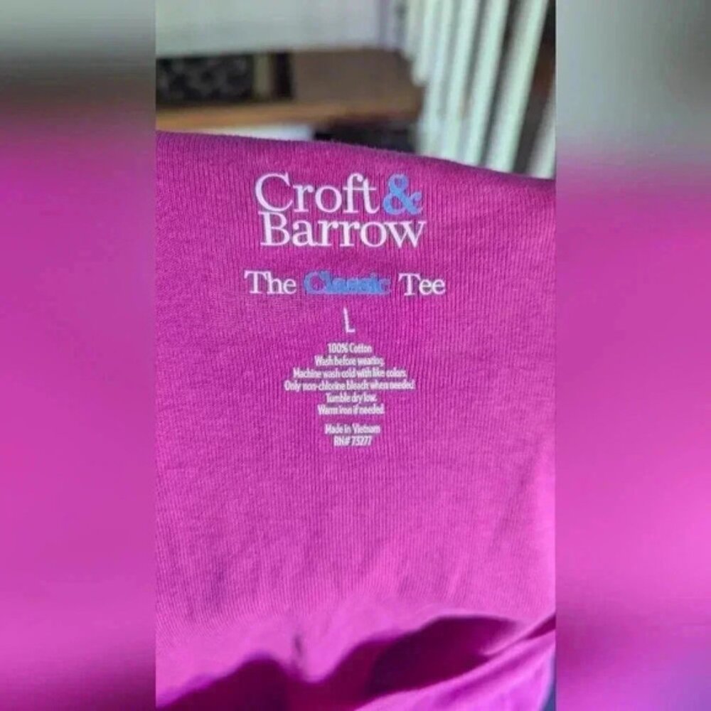 Croft and Barrow Essential V-Neck Women's T-shirt Magenta Garden Large EUC - Picture 4 of 7